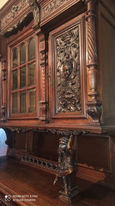 Старинный буфет.