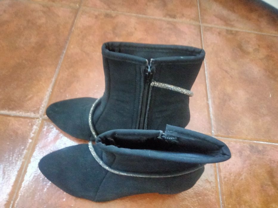 Botas  pretas com strass N 37