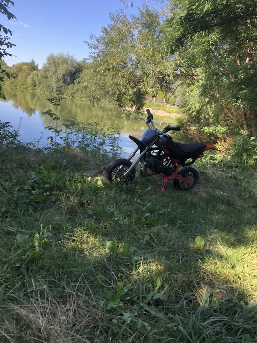 Міні пітбайк заводеться їде