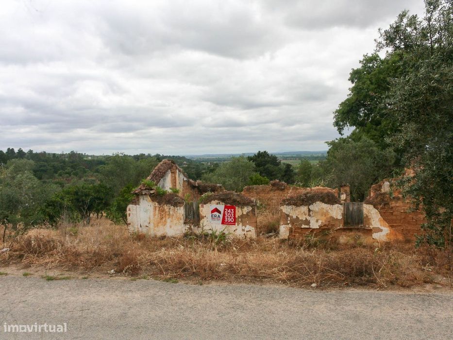 Terreno com Moradia Rústica para Reconstruir