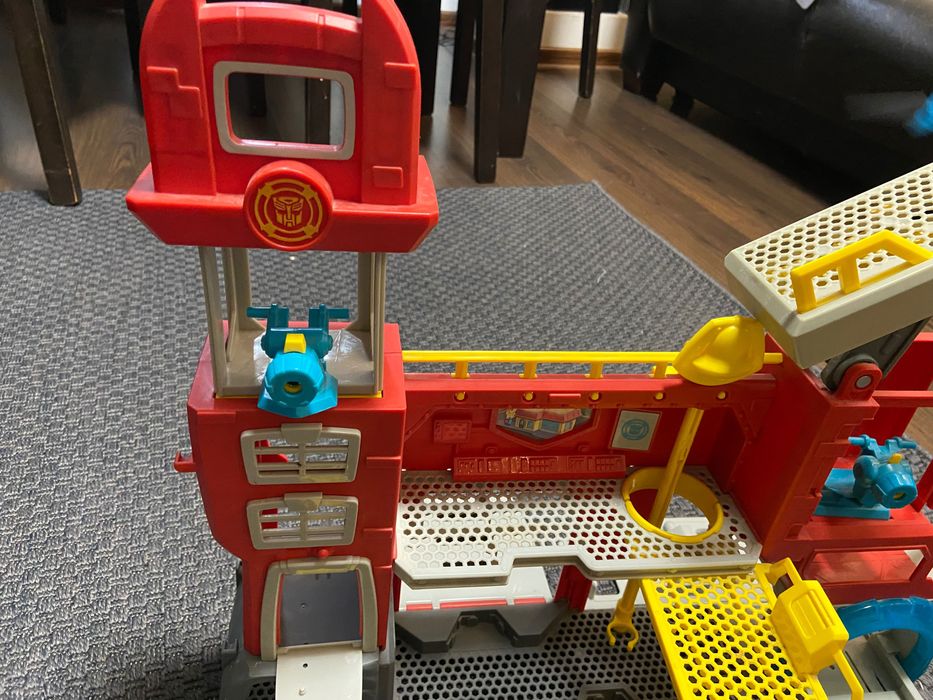 TRANSFORMERS Rescue Bot - remiza strażacka