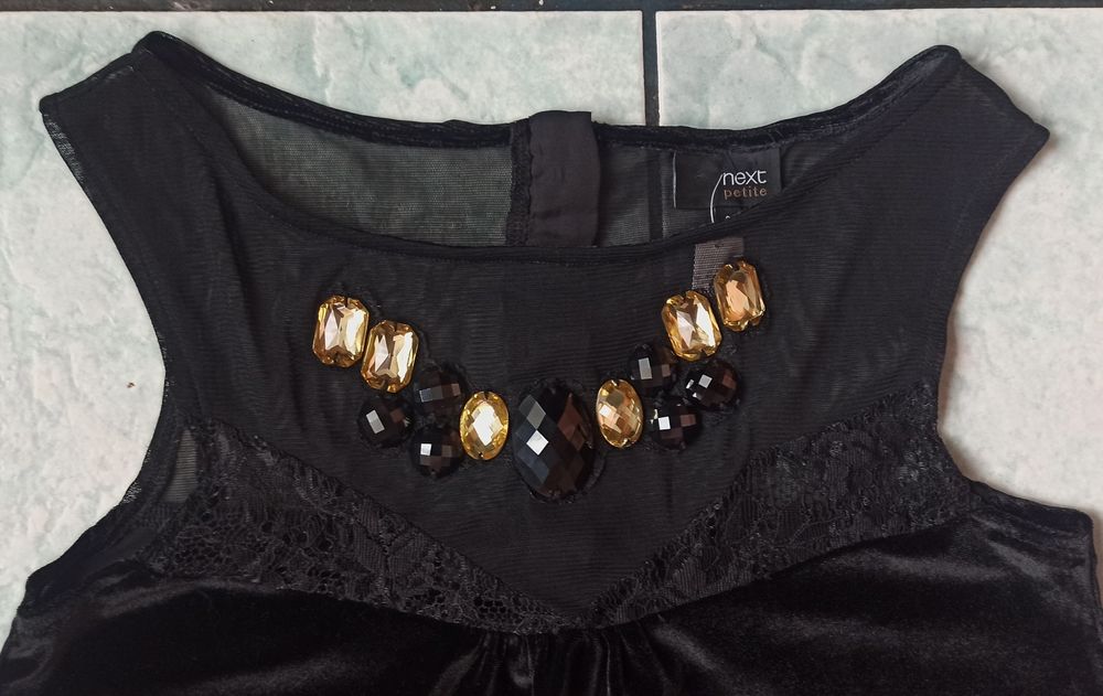Czarna bluzka z ozdobami, next.