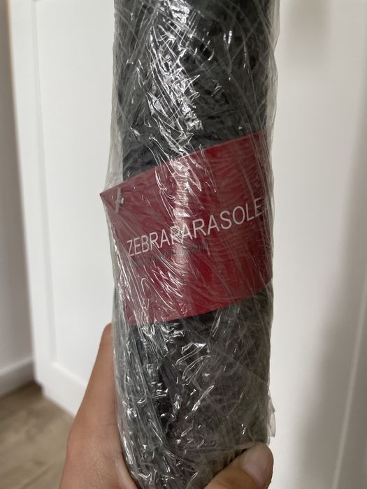 Bardzo duży czarny parasol