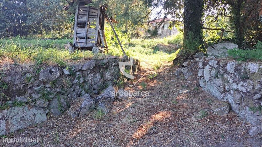 Terreno com 1.720 m2, com casa em Ruina. Jolda S. Paio, Arcos de Valde