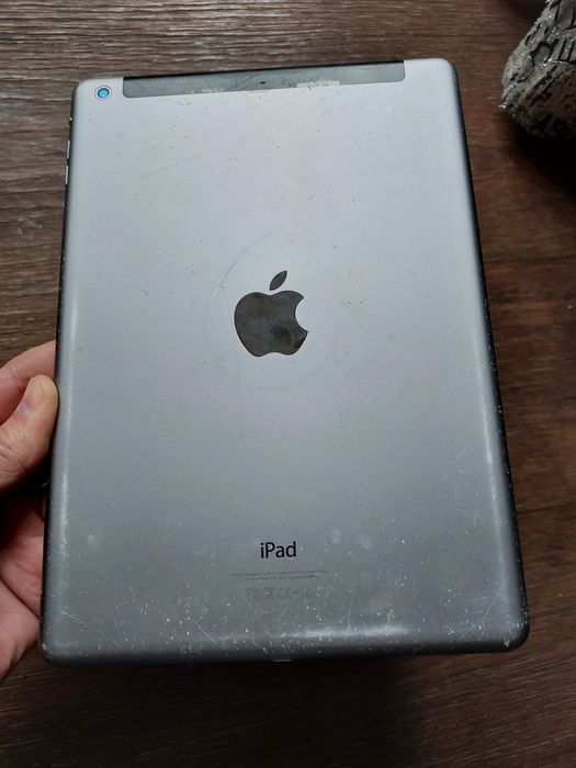 IPAD AIR  A1475 4G LTE 64Гб не запускается ошибка активации