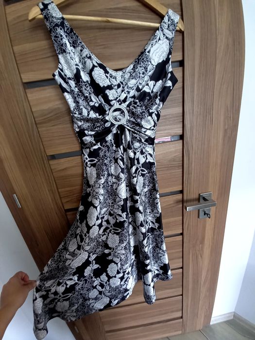 Sukienka satynowa 36