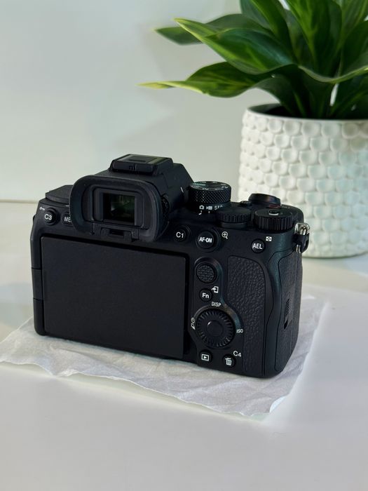 Sony a7 IV (c/seguro) NOVA + Objetiva FE 28-70mm f/ 3.5-5.6