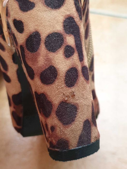 Botins Animal Print Salto Alto