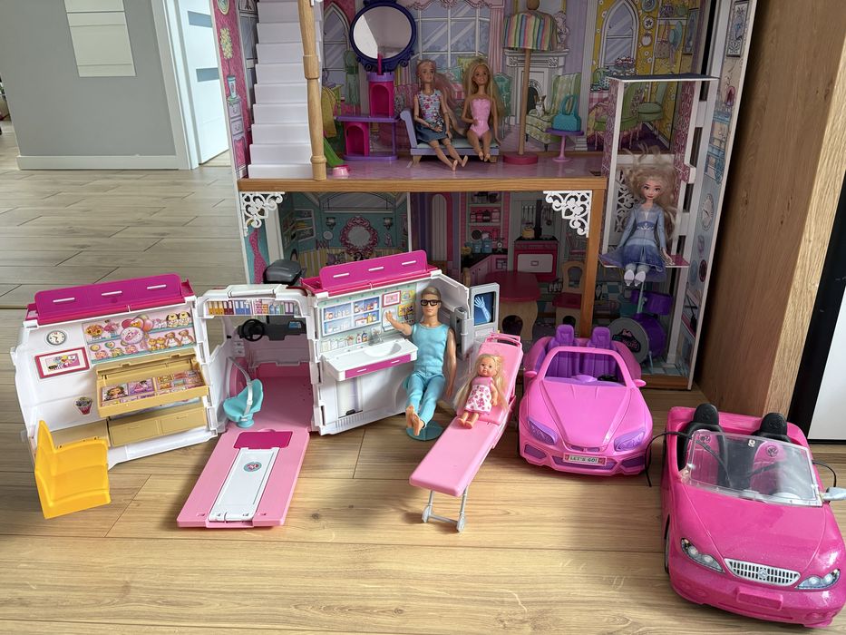 Domek Barbie plus karetka Barbie i gratisy