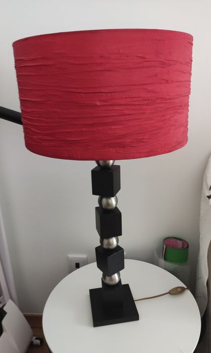 Candeeiro de mesa altura 78 cm, diâmetro  40 cm