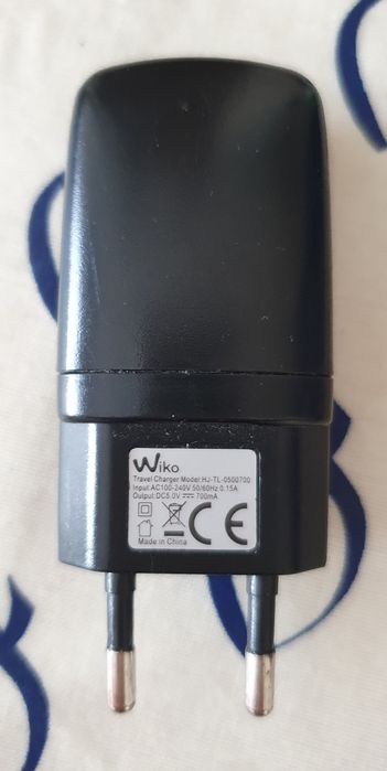 Selling mobile phone chargers, in good condition! Only 5€ each64584468253826121