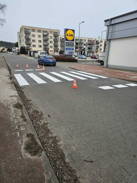 Oznakowanie poziome/ Malowanie parkingów, dróg, hal i magazynów