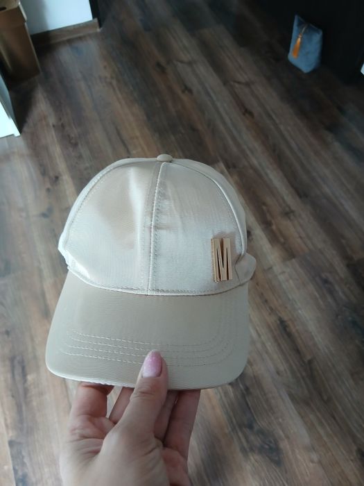 Nowa beżowa czapka Mohito