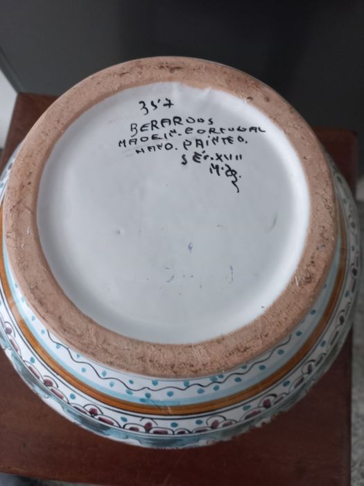 Terrina em faiança decorativa de Coimbra - peça numerada