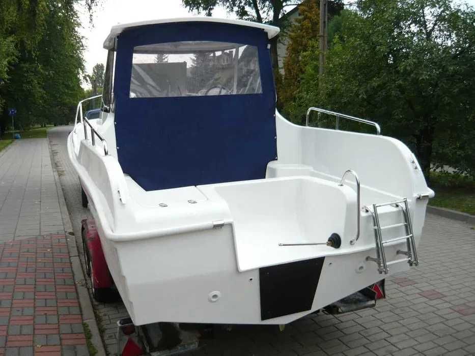 Łódź rekreacyjna Pilothouse 540