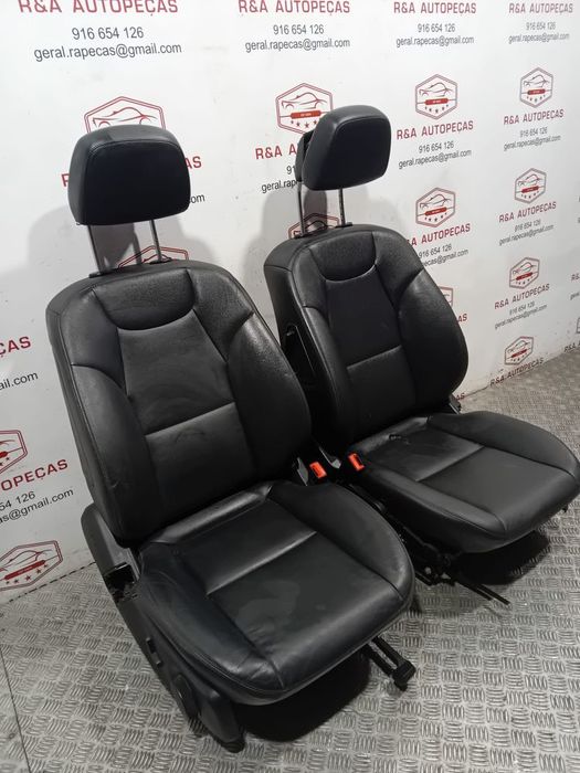 Bancos Frente Frontal Mercedes Class C W204 Imaculados em Pele