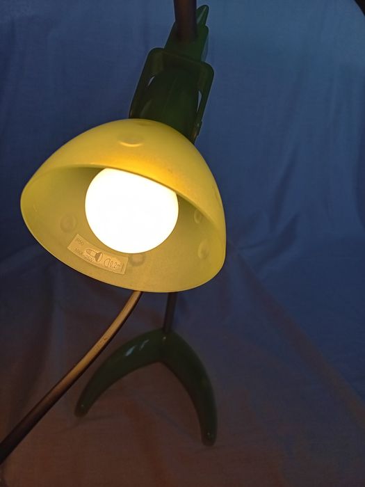 Candeeiro verde com lâmpada do IKEA