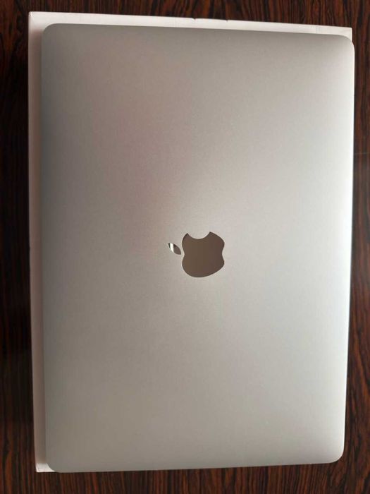 MacBook Air M1 13" 8GB/256GB Bateria 97%– caixa + fatura + mala Tomtoc