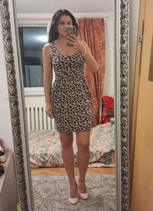 Szara sukienka z wzorem panterki Lipsy rozm. M