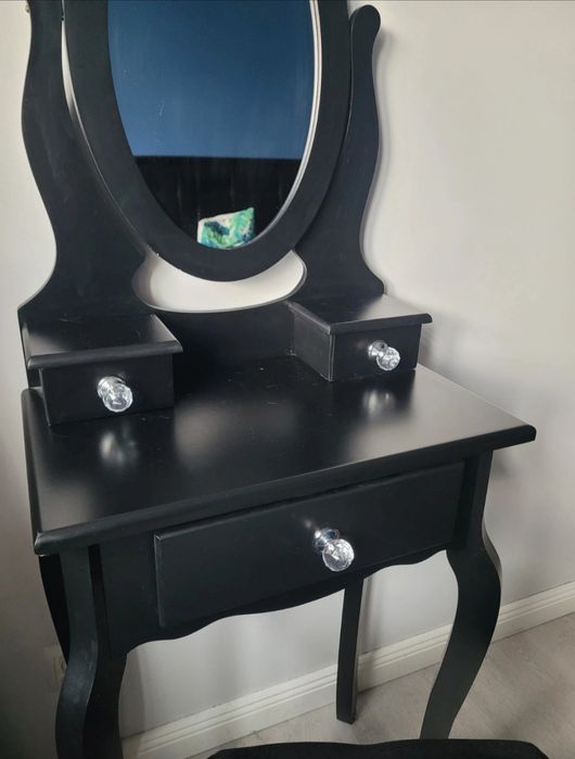 Czarna toaletka z lustrem glamour 3 szuflady