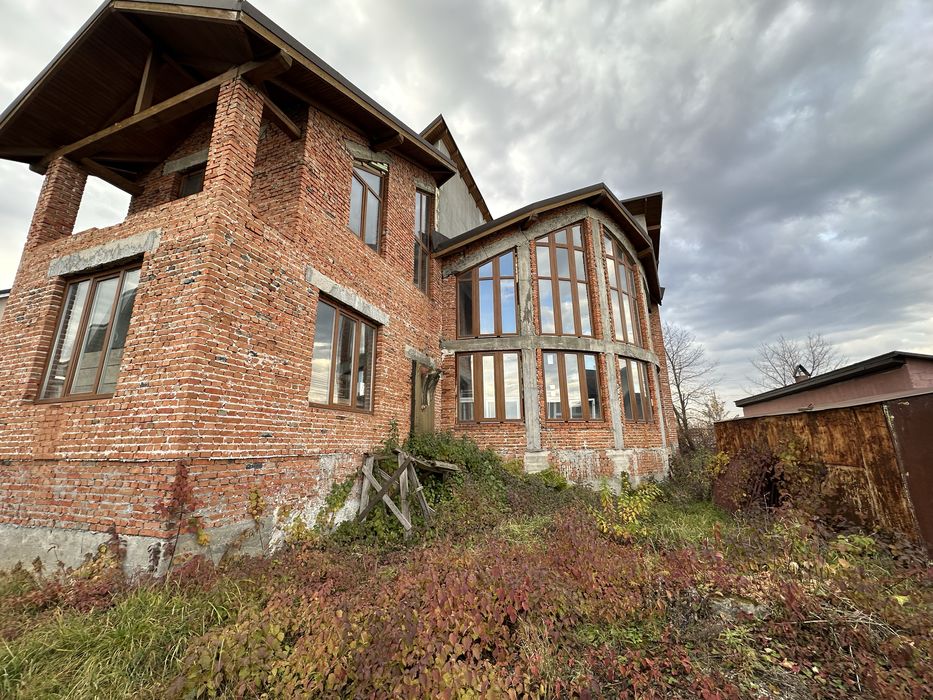 Продам будинок в місті біля ТЦ Бізону