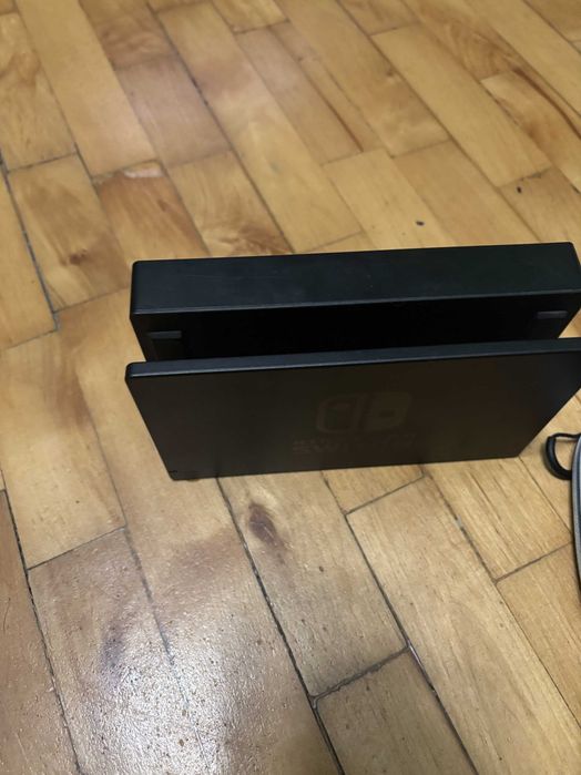 Konsola Nintendo Switch + etui