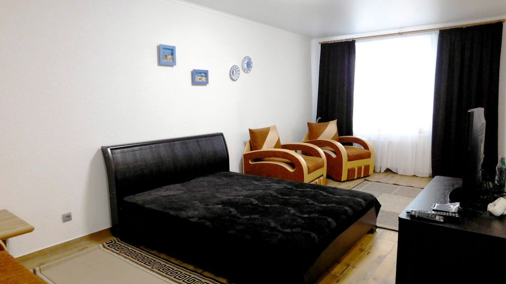 подобово нова квартира в центрі міста,поруч військової частини.