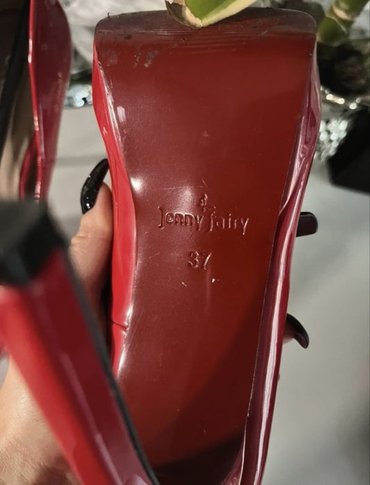 Szpilki czerwone lakierowane platforma 37