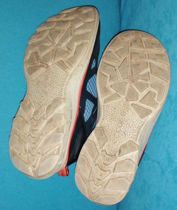 Ecco biom 28 sportowe adidasy granatowo-niebieskie z pomarańczem