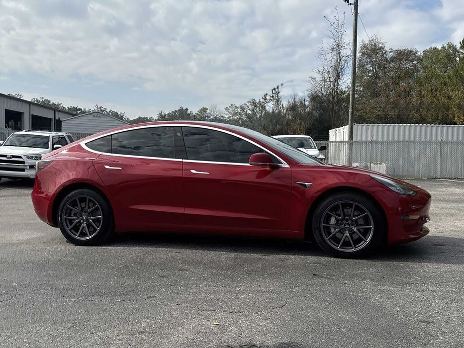 Tesla Model 3 Long Range      2019