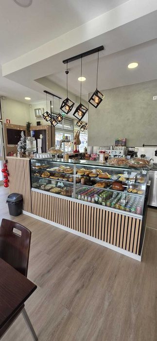 Trespasse de Pastelaria/Restaurante em pleno funcionamento