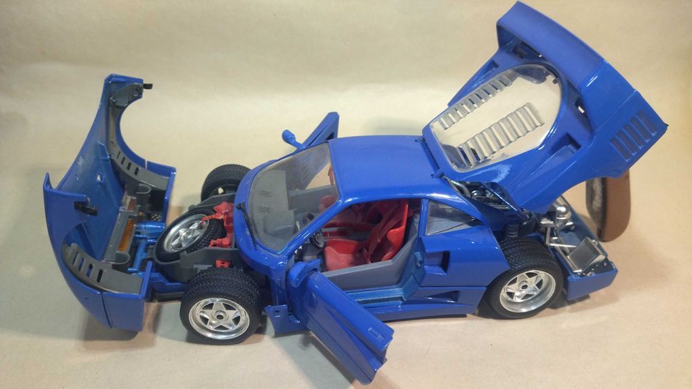 Большая модель FERRARI-F40 1:18 BURAGO,большая модель Ферарри ф 40