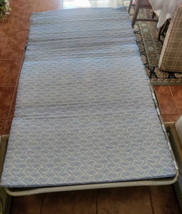 Sofá com cama  e 2 pequenos