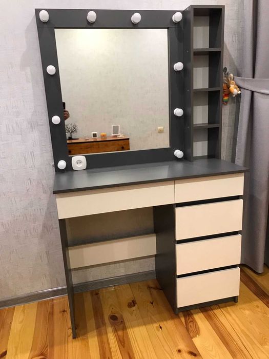 Туалетный столик, бьюти столик. С подсветкой, с лампочками