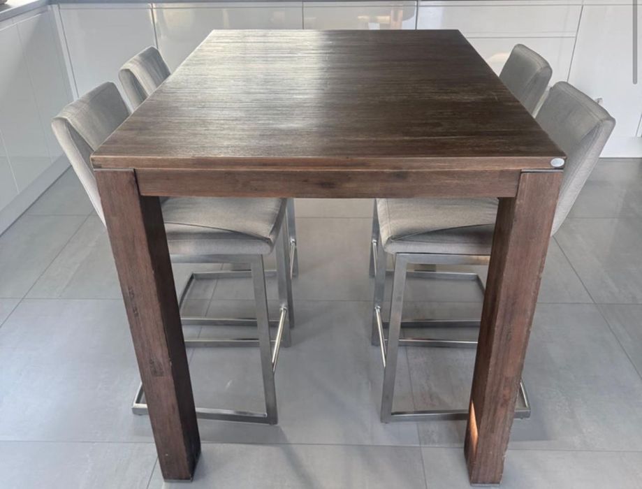 Sprzedam stół z krzesłami