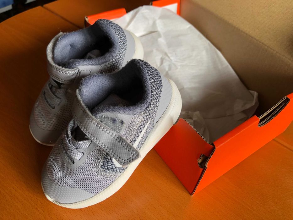 Tenis bébé Nike c\novos com caixa