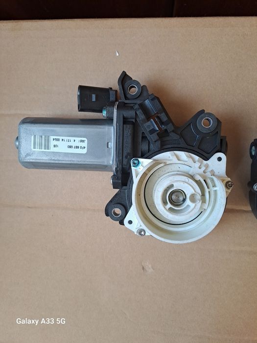 Porsche Panamera Моторчик дотяжки дверей