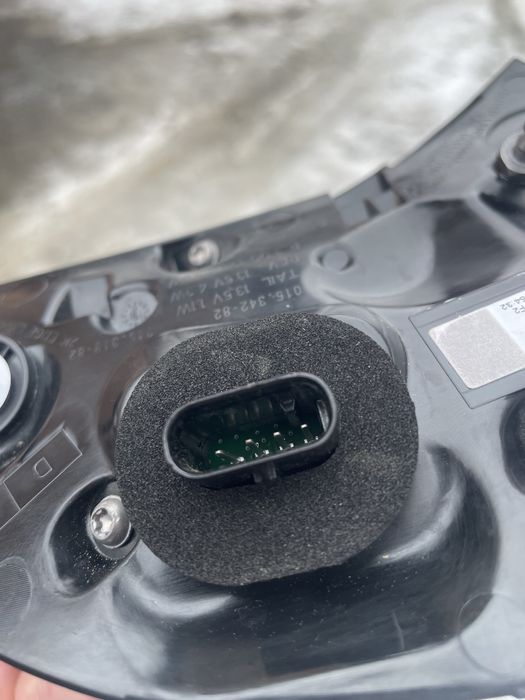 Фонарі Tesla Model 3