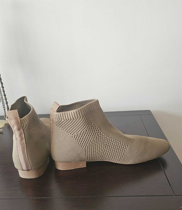 Botas cano baixo em malha