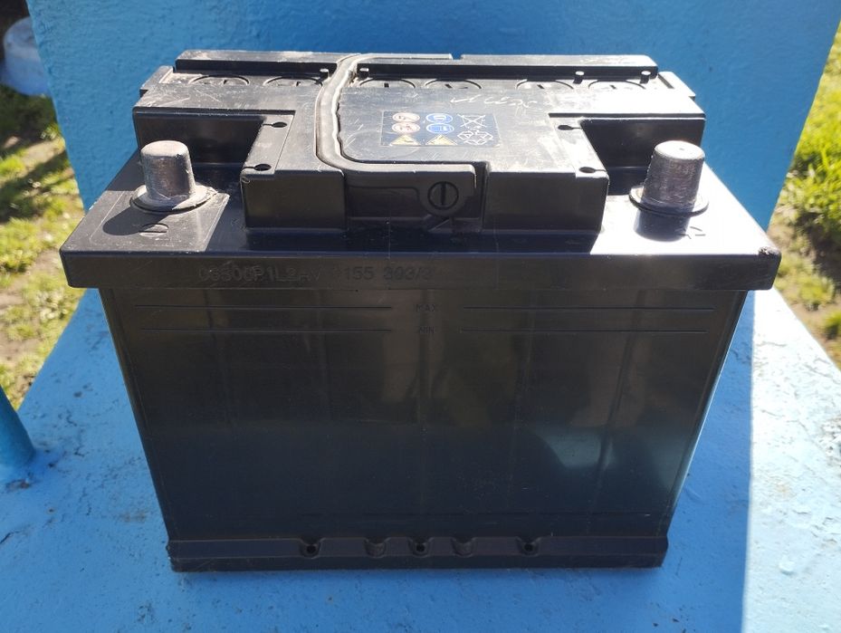 Аккумулятор 12В 60 А/ч для автомобиля.