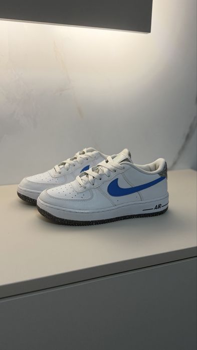 Білі кросівки Nike Air Force