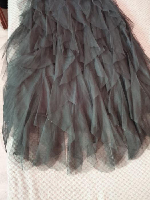 Wielowarstwowa spódnica.