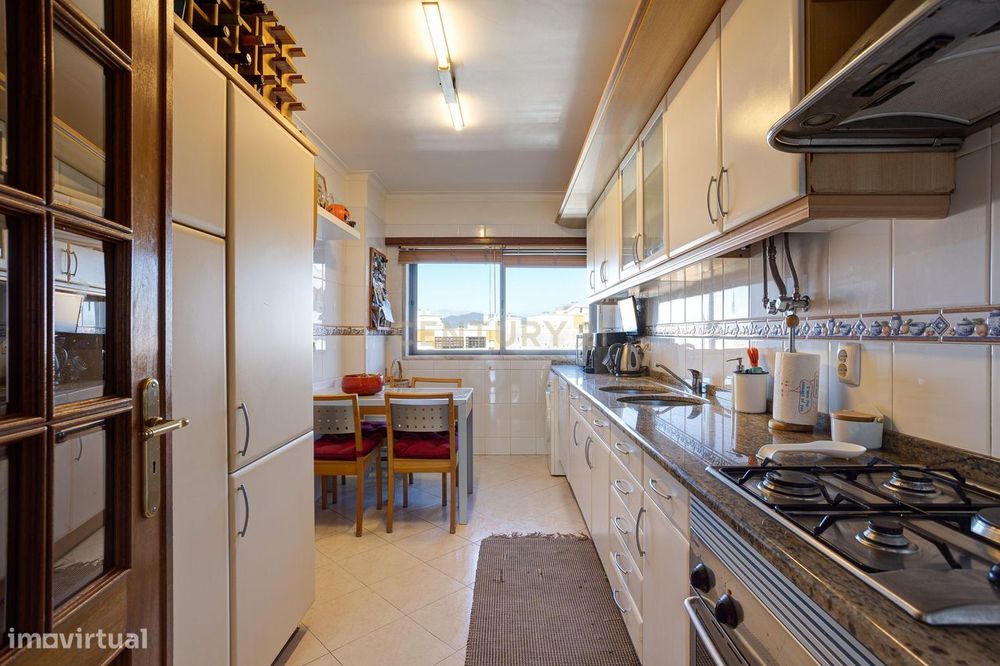 Apartamento T3 Porto Salvo | 3 Frentes | Suíte | Varandas | Garagem |