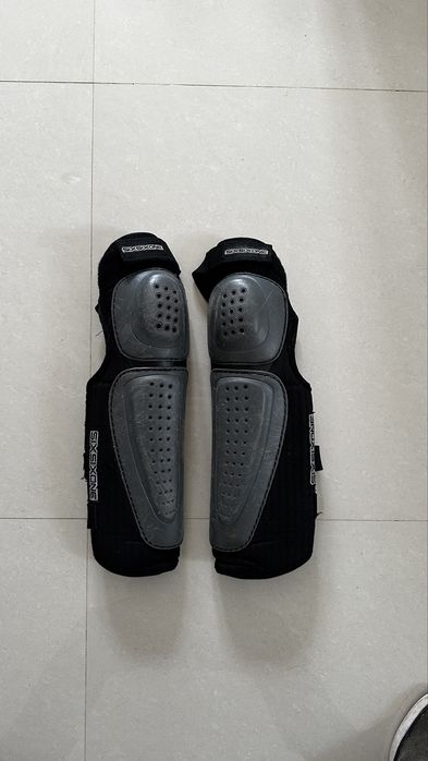 Joelheiras e Caneleiras 661 (sixsixone)