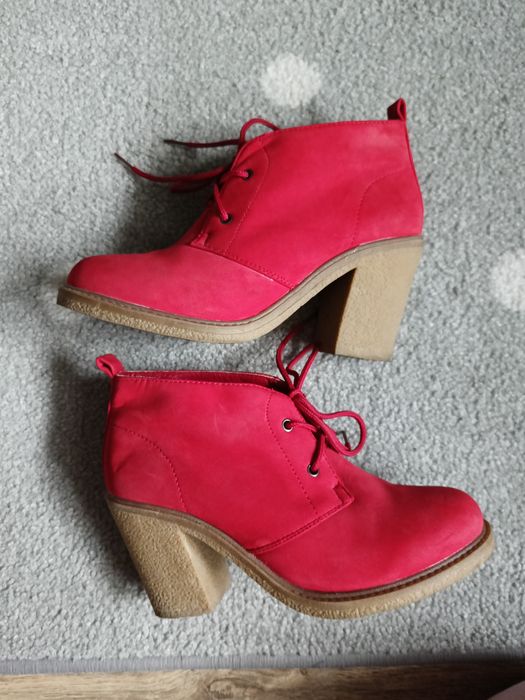 Botki na słupku 37 wiązane czerwone