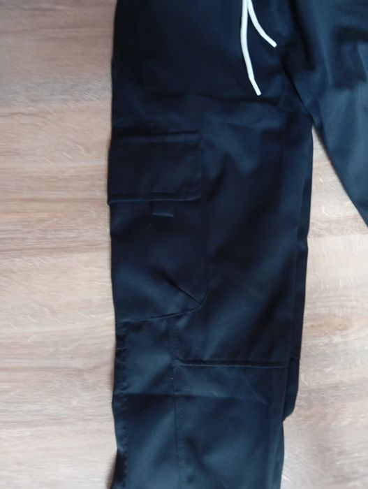 Stylowe spodnie na dwór