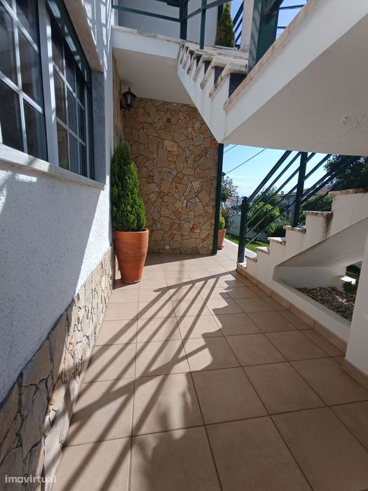 R/Chão T3 com jardim - Moradia Bi-Familiar com 2 andares