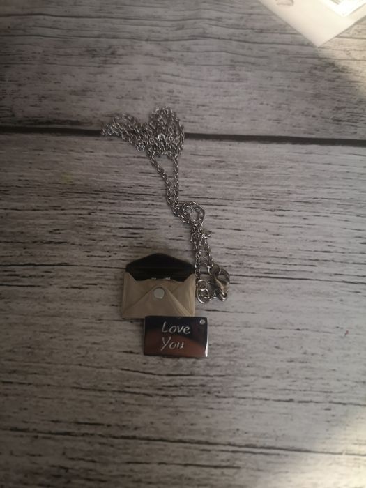 Wisiorek koperta z karteczką