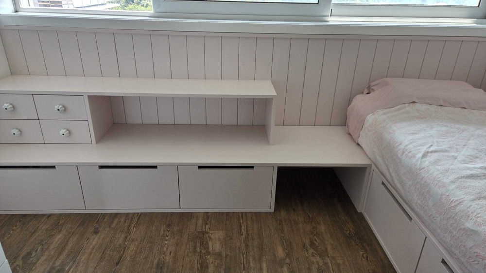 Quarto completo menina, com cama solteiro, em madeira lacada
