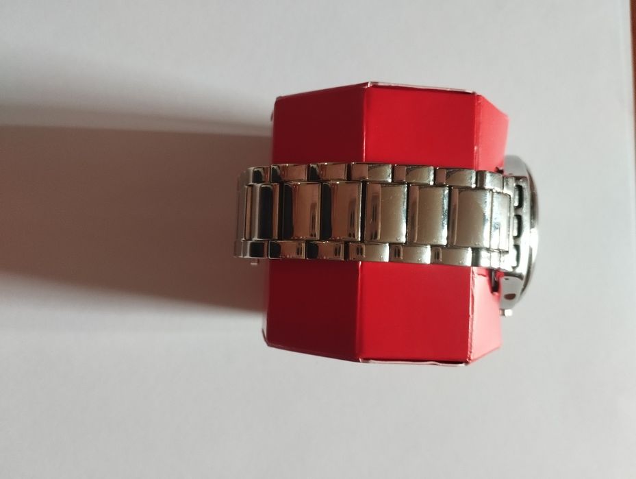 Часы наручные швейцарские